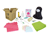 KIT DIGNITÉ UNFPA LIBAN | Boîte personnalisée, en carton, contenant du savon, du gel douche/shampooing, une brosse à dents et du dentifrice, un peigne, des bandages adhésifs, un luffa, des pinces à épiler, un coupe-ongles, des lingettes humides, des serviettes hygiéniques, des sous-vêtements, une serviette de bain, une chemisette à manches longues, un hijab et une lampe à piles.