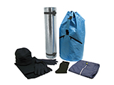 OVERNIGHT KIT (BASIC MODEL) | Duffel bag style rucksack with basic items to provide protection from the cold: insulating mat, hat, scarf, gloves, socks and tracksuit.